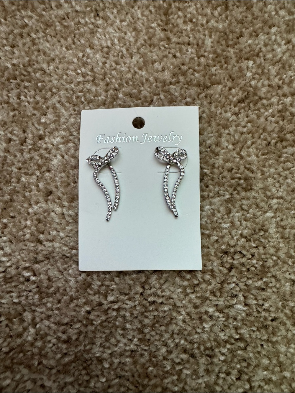 Fashion Jewelry Silver Crystal Ribbon Drop Earrings - Clear Silver